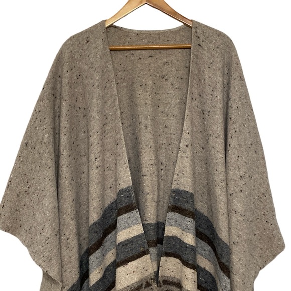 Italian Made Wool Blend Aztec Fringe Blanket Wrap - Picture 2 of 6